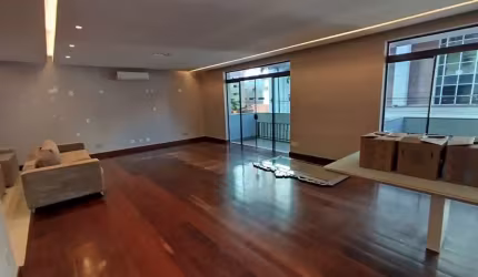 Apartamento Exclusivo no Boqueirão - 4 Quartos, 2 Suítes, 2 Salas, 5 Banheiros, 4 Vagas de Garagem - 294m² de Conforto e Privacidade!