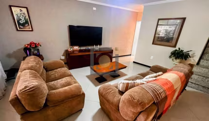 Casa de Luxo à Venda em Santos-SP: 3 Quartos, 2 Suítes, 1 Sala, 3 Banheiros, 2 Vagas de Garagem, 156m²!