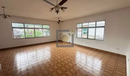Casa à venda em Santos-SP, Marapé: 3 quartos, 2 salas, 3 banheiros, 1 vaga, 210m² - Oportunidade única!
