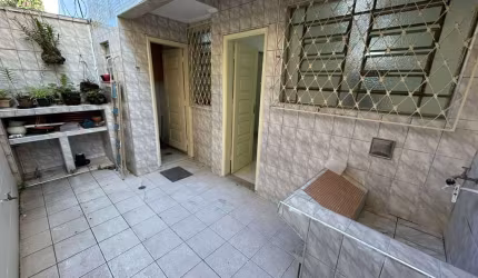 Casa à venda em Santos-SP, no bairro Campo Grande: 2 quartos, 2 suítes, 2 salas, 2 banheiros, 73m² de área.