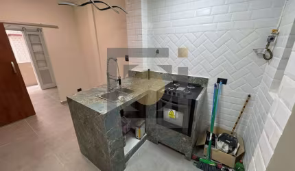 Apartamento à venda em Santos-SP, 40 metros da praia no Canal 1