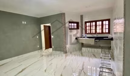 Imperdível Casa à venda em Indaiatuba-SP, Jardim Europa - 2 quartos, 2 suítes, 2 salas, 3 banheiros, 5 vagas, 140m2!