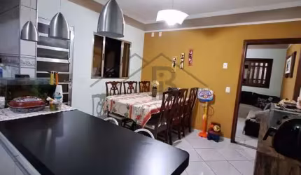 Imperdível casa à venda em Indaiatuba-SP, Jardim do Valle II: 2 quartos, 1 suíte, 1 sala, 2 banheiros, 2 vagas de garagem, 125 m²