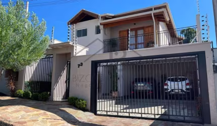 Imperdível oportunidade! Casa à venda em Indaiatuba-SP, Jardim Bela Vista: 3 quartos, 1 suíte, 3 salas, 4 banheiros, 4 vagas, 264m². Venha conferir!