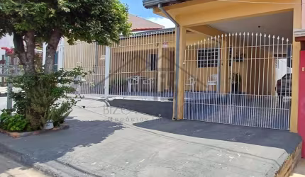casa a venda jardim florida  com 2 dormitórios e uma edícula nos fundos com 2 cômodos, e um banheiroarea de terreno 250m
