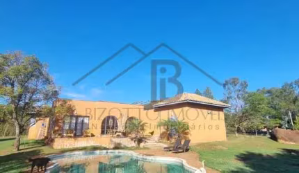 Belíssima chácara Residencial Vale das laranjeiras, 4 Dormitórios, piscina privativa, energia fotovoltaica terreno de 2.900 M²