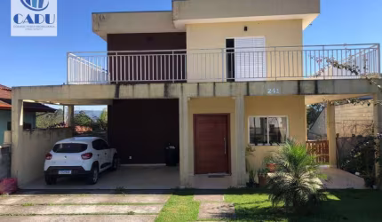 - Casa Localizada no Condomínio Terras de Santa Adélia - Vargem Grande Paulista