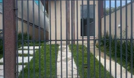 - Excelente Casa Localizada em Cotia