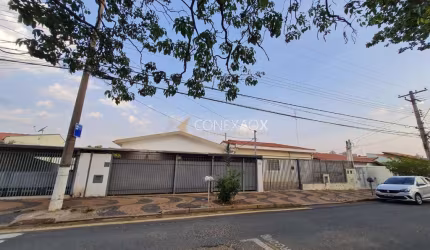 Casa com 3 quartos à venda na Rua Professor Alcíno Almeida Maudonnet, 426, Jardim Nossa Senhora Auxiliadora, Campinas, 241 m2 por R$ 725.000