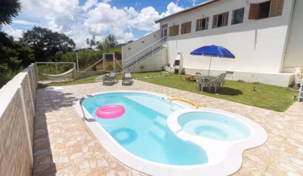 Linda casa  com  3 dormitorios e uma linda vista para as  montanhas