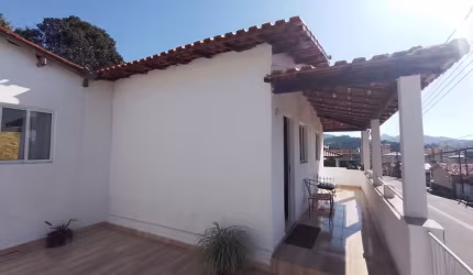 Casa com 3 dormitórios no centro de Lindóia