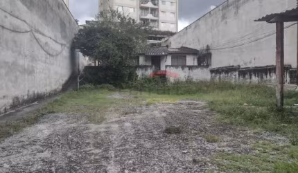 Área terreno plano com 3 casas   513 m² na Rua Mariquinha Viana Oportunidade