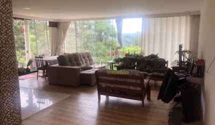 SOBRADO - SERRA DA CANTAREIRA - 3 DORM. 1 SUÍTE. 5 VAGAS. 1.800,00 M2 DE TERRENO