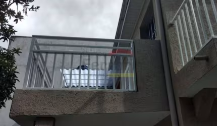 IMÓVEL PARA RENDA - TERRENO COM 8 CASAS PARA LOCAÇÃO. POSSUI 3 VAGAS DE GARAGEM