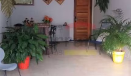 Sobrado 3 suítes, 2 vagas no Jardim das Laranjeiras  Casa verde