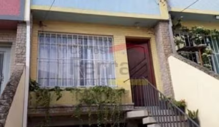 Sobrado em Santana com 2 dormitórios, 2 vagas.
