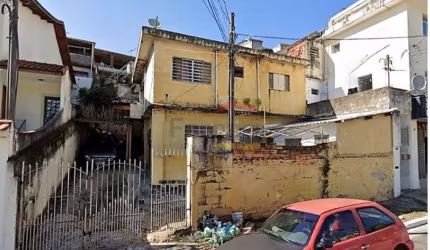 TERRENO DE 250 METROS QUADRADOS NA CASA DE PEDRA CONTENDO 3 CASAS ANTIGAS COM 3 VAGAS DE GARAGEM