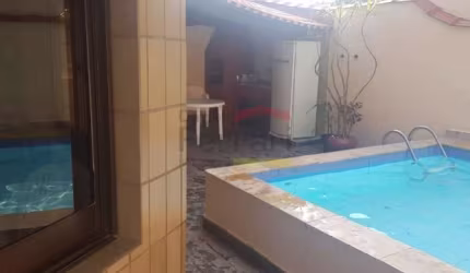 Apartamento na Praia Enseada - porteira fechada