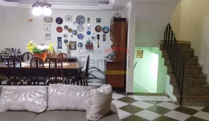 Sobrado Vila Gustavo, 3 suítes, 8 vagas, quintal com churrasqueira