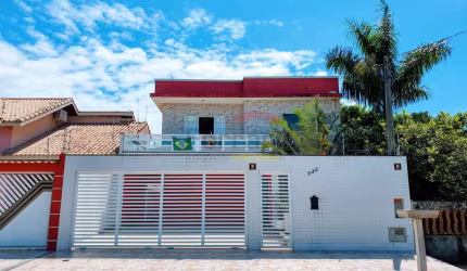 PERUÍBE, SOBRADO COM 6 ANOS DE CONSTRUÇÃO, 4 DORMITÓRIOS, 2 SUÍTES, 4 VAGAS E PISCINA