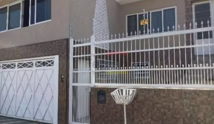 Casa ampla- 05 dormitórios- com Quintal , Lareira e Piscina- 5 minutos do Metrô Tucuruvi