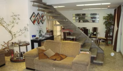 Casa á venda na Água Fria com 3 Quartos e 3 vagas , 175 m² - Estuda Permuta!