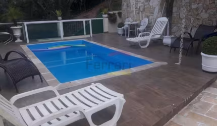 Casa Serra da Cantareira, no loteamento Pq Suíça com 380m de área útil,