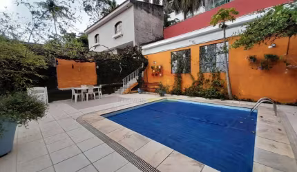 Sobrado  4  dormitorios, Jardim Floresta com piscina e edícula e lareira