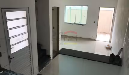 Sobrado em condomínio fechado, próximo ao Metrô Tucuruví, 2 suítes, 2 vagas