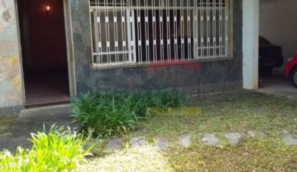 Casa térrea no Jardim Floresta, 3 dormitórios, sendo 2 suítes, 2 banheiros, 577 m2 área total