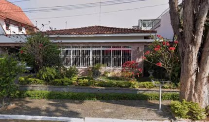 Casa  4 Quartos   com Piscina e Salão de Festas  -
