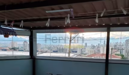 Sobrado  localizado a 15 min a pé do metrô Parada Inglesa