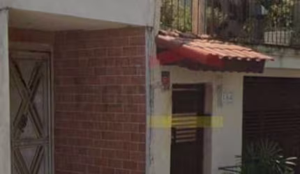 Sobrado à venda no Tremembé com amplo quintal