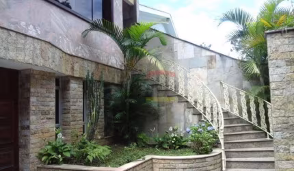 LINDA CASA DE ALTO PADRÃO  COM  06 SUÍTES
