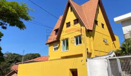 Sobrado estilo europeu no Jardim França, 4 dormitórios, 2 suítes, 4 vagas,. Estuda permuta.