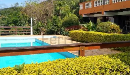 Chácara a venda 3.300 m² em São Roque / 3 dormitórios / 1 suíte