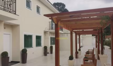 CASA EM CONDOMÍNIO NO HORTO /TREMEMBÉ COM 4 SUÍTES, 6 VAGAS DE GARAGEM, PISCINA E CHURRASQUEIRA