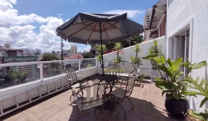 Sobrado á venda no Jardim São Paulo - 4 quartos/suítes e 3 vagas de garagem