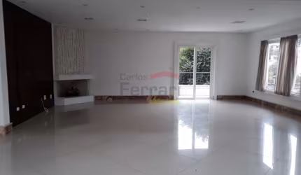 Casa em condomínio região Vila Albertina