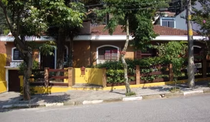 Casa térrea no Bairro do Tremembé, piscina, edícula, 4 dormitórios, 2 suítes, 5 vagas