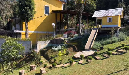 Sobrado para venda no Condomínio Parque Suíça, meio a Serra da Cantareira com 400 metros quadrados