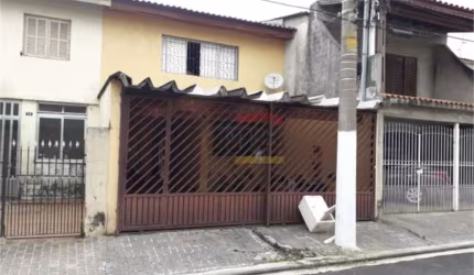Sobrado 3 Dormitórios, 2 Banheiros, 2 Vagas com 150 m²