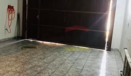 Sobrado à Venda à 1 Km do Metrô à Pé, com 2 Dormitórios, 2 vagas com 100 m²