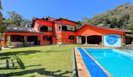 Serra da Cantareira, sobrado condomínio fechado, 6 dormitórios , 5 suítes piscina e churrasqueira.