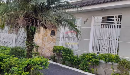 Sobrado  4 dormitórios  4 suites  3 vagas  450m²