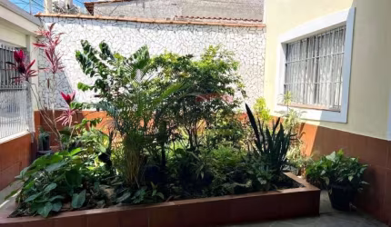 SOBRADO NA VILA HEBE, CONTENDO 4 DORMITÓRIOS, QUINTAL, 1 VAGA DE GARAGEM