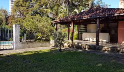 Casa Térrea!! 7 dorms, 2 suites, 10 vagas em Cachoeira Paulista!!!