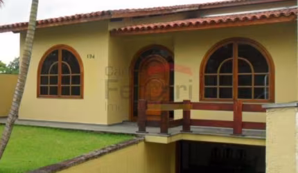 CASA Á VENDA NO TREMEMBE - ESTUDA PERMUTA - 4 QUARTOS E 8 VAGAS
