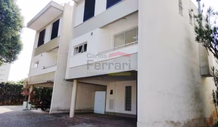 CASA EM CONDOMINIO PARA VENDA.