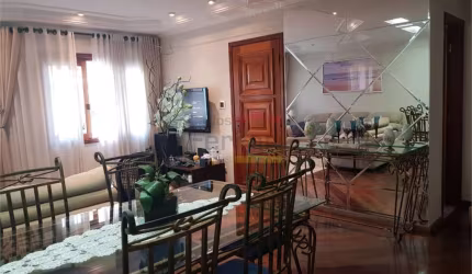 CASA EM CONDOMÍNIO FECHADO PÉ NA SERRA. 3 VAGAS, CHURRASQUEIRA PRIVATIVA, LAVABO, LAZER COMPLETO